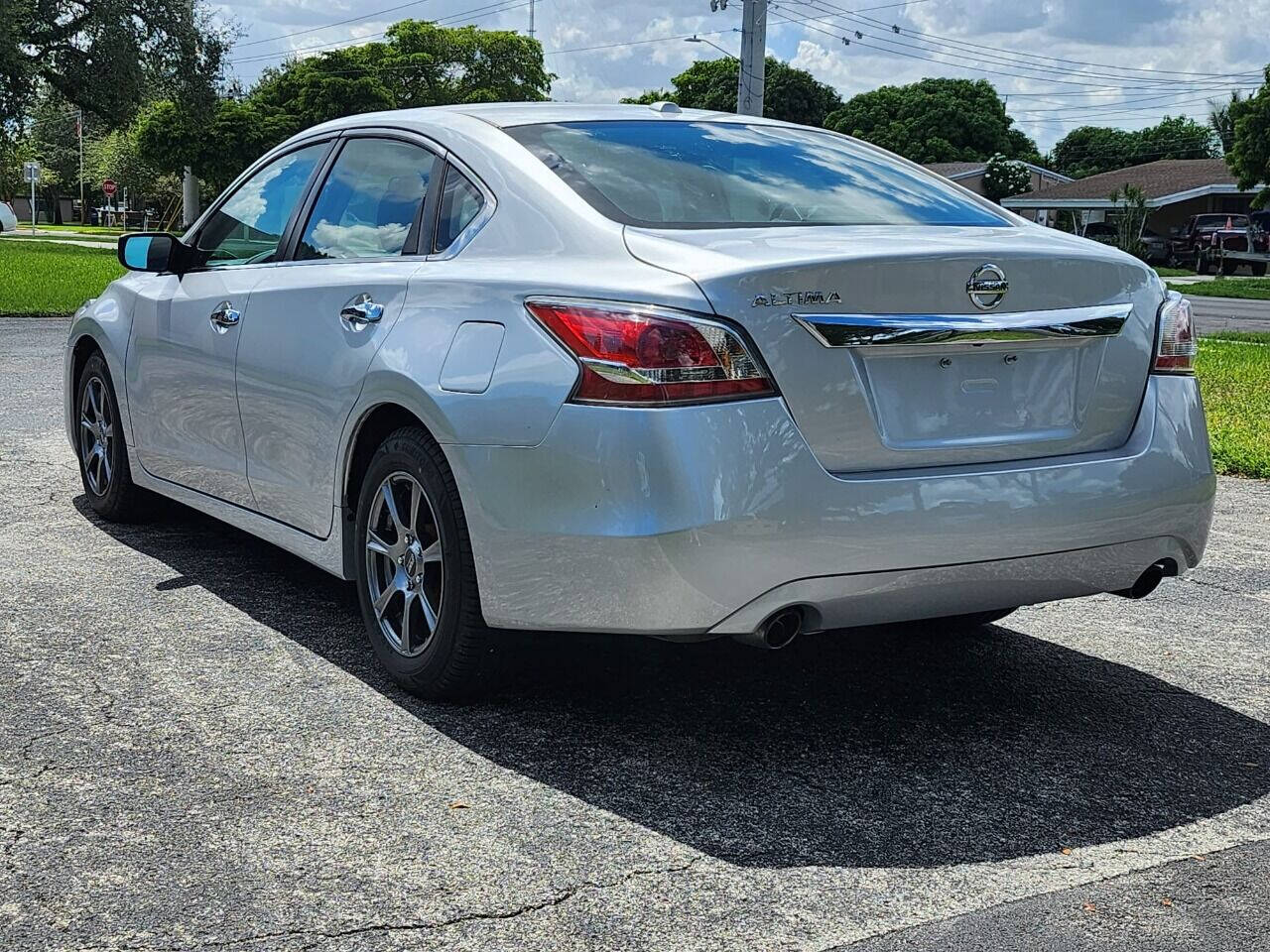 2015 NISSAN Altima Sedan - $14,995