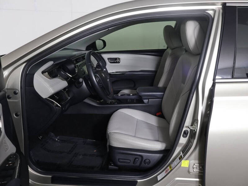 2013 Toyota Avalon XLE