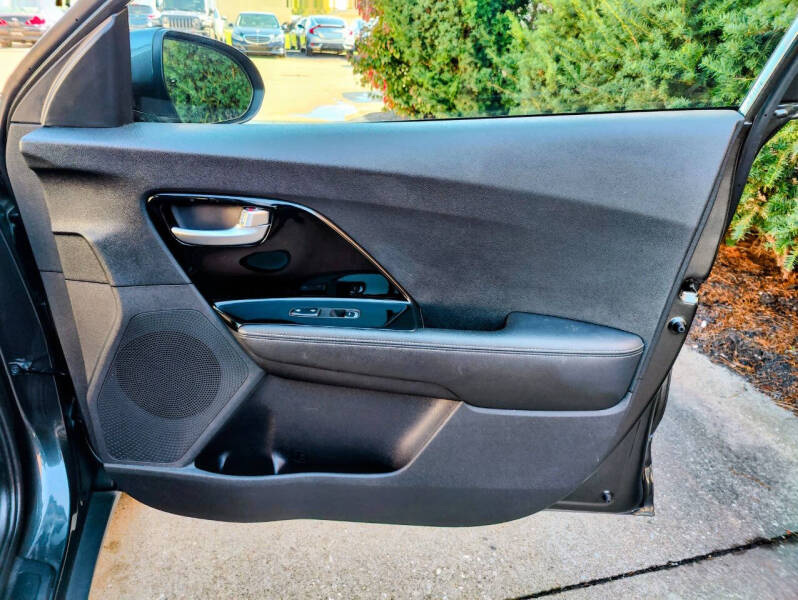 2022 Kia Niro Plug-In Hybrid LXS