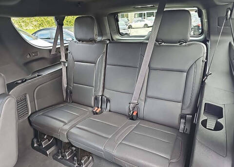 2023 Chevrolet Suburban LT