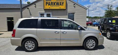 2013 Chrysler Town and Country for sale at Parkway Motors in Springfield IL