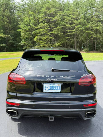 2017 Porsche Cayenne Platinum Edition