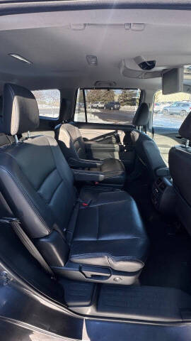 2019 Honda Pilot Touring w/Rear Captain's Chairs