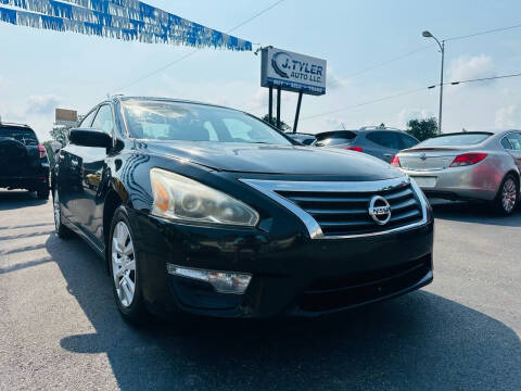 2015 Nissan Altima for sale at J. Tyler Auto LLC in Evansville IN