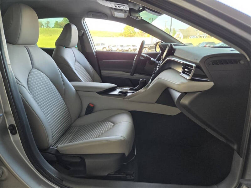 2024 Toyota Camry Hybrid SE