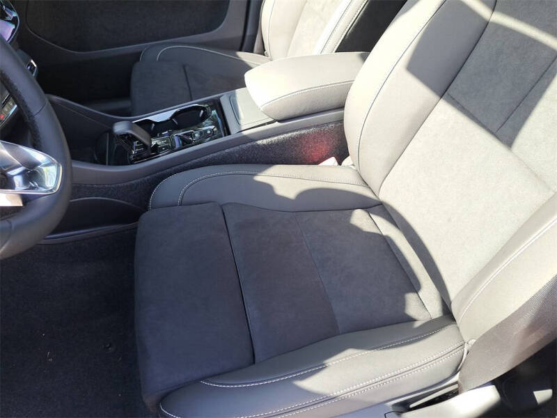 2026 Volvo XC40 B5 Ultra Black Edition