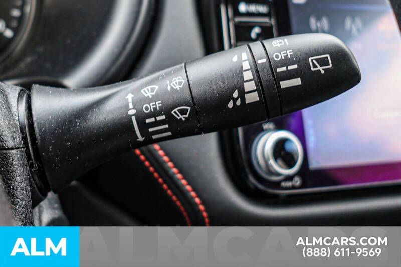 2022 Nissan Kicks SR