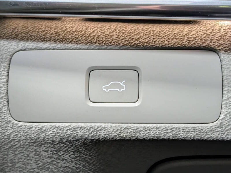 2024 Volvo XC90 B6 Plus Bright Theme 6P