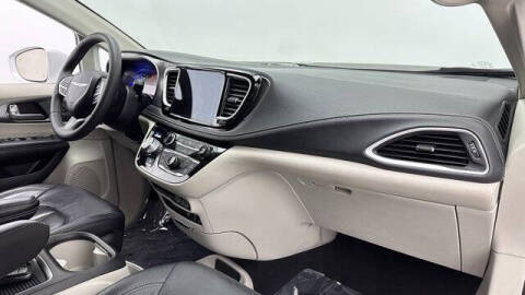2022 Chrysler Pacifica Hybrid Touring L