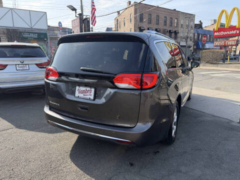 2017 Chrysler Pacifica Touring-L Plus