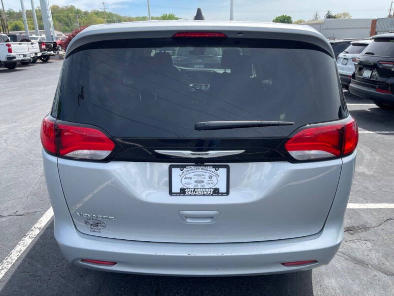 2023 Chrysler Voyager LX