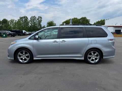 2012 Toyota Sienna SE 8-Passenger