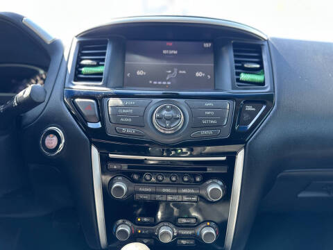 2018 Nissan Pathfinder SV