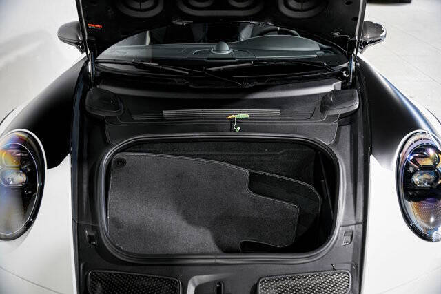 2024 Porsche 911 Dakar