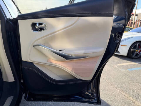 2021 Aston Martin DBX