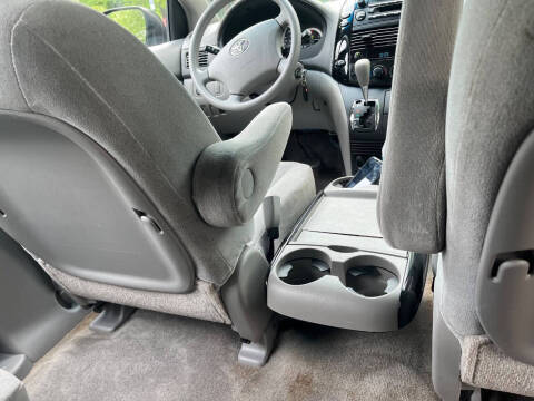2005 Toyota Sienna CE 8 Passenger