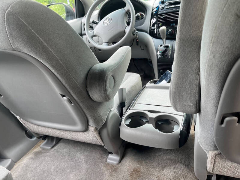 2005 Toyota Sienna CE 8 Passenger