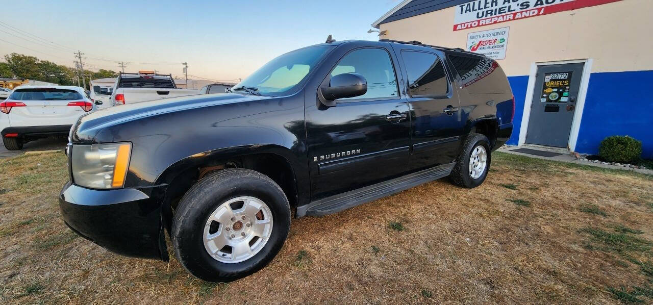 2009 Chevrolet Suburban for sale at URIEL's AUTOMOTIVE LLC in Middletown, OH