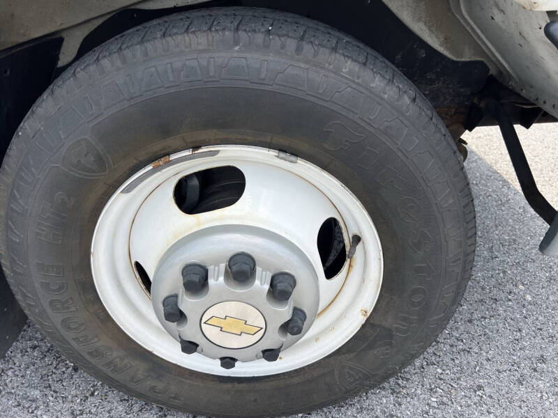 2014 Chevrolet Express C-4500 Shuttle Bus