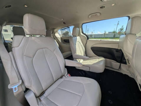 2017 Chrysler Pacifica Touring-L