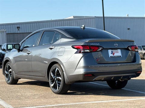 2025 Nissan Versa SR