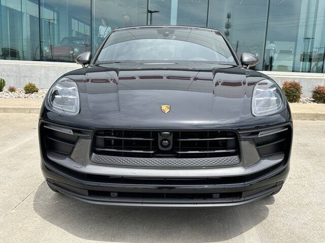 2025 Porsche Macan T