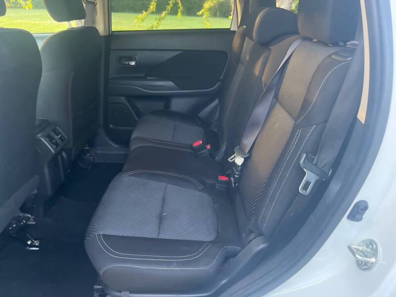 2020 Mitsubishi Outlander ES