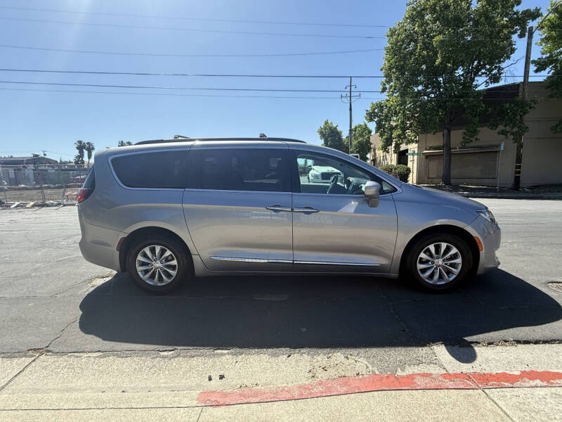 2017 Chrysler Pacifica Touring Plus