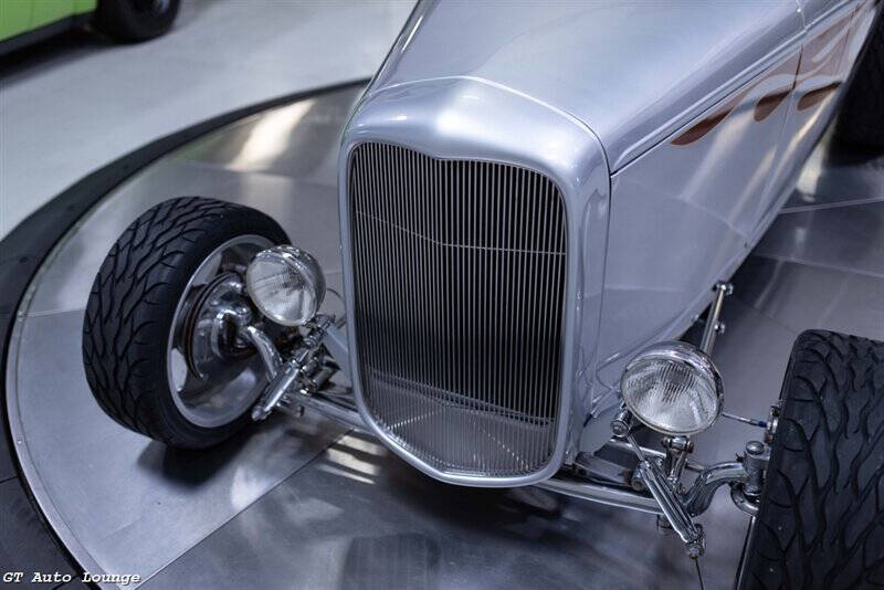 1932 Ford Roadster 13