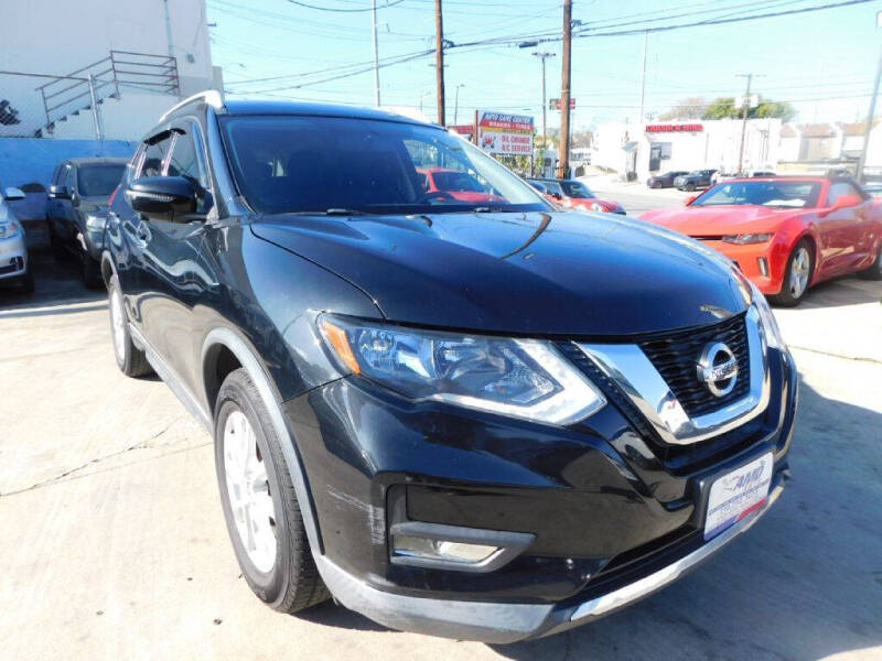 2017 Nissan Rogue SV's photo