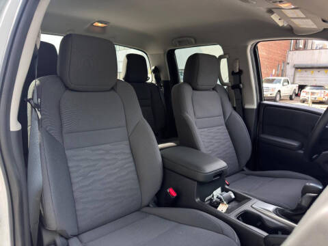 2024 Nissan Frontier SL