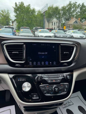 2017 Chrysler Pacifica Touring-L