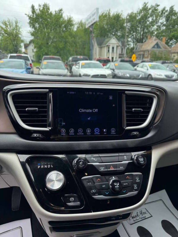 2017 Chrysler Pacifica Touring-L