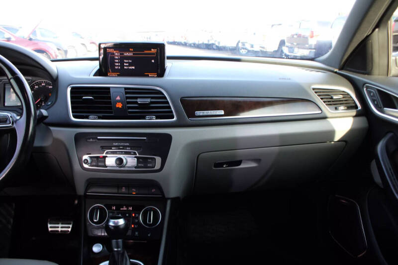 2016 Audi Q3 2.0T quattro Prestige