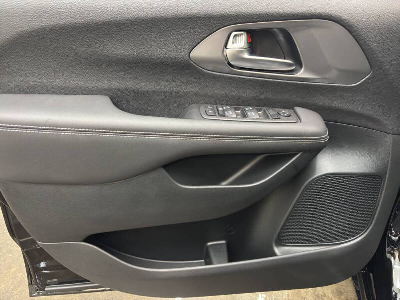 2026 Chrysler Voyager LX