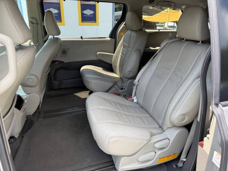 2011 Toyota Sienna