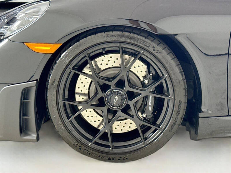 2024 Porsche 718 Cayman GT4 RS