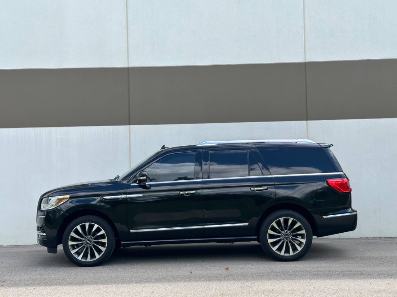 2018 Lincoln Navigator for sale at Phoenix Motor Co in Romulus, MI