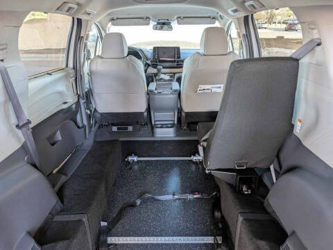 2025 Toyota Sienna LE 8-Passenger