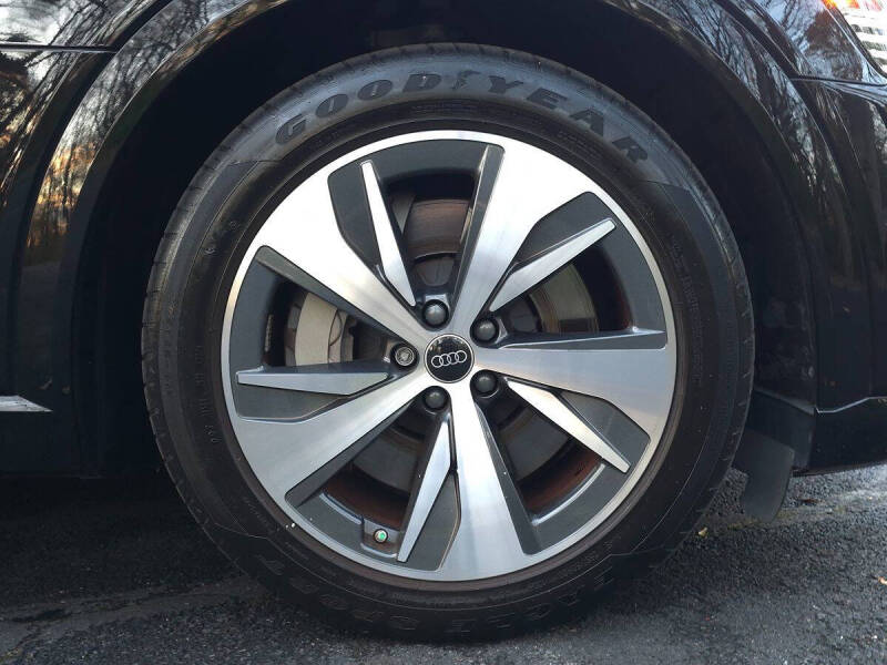 2024 Audi Q8 e-tron quattro Premium Plus