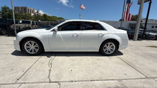 2018 Chrysler 300 Touring