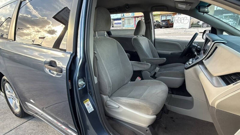 2017 Toyota Sienna L 7-Passenger