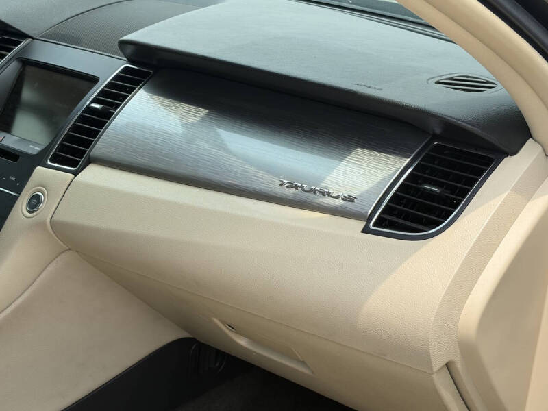 2015 Ford Taurus SEL
