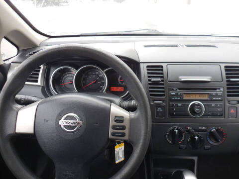2011 Nissan Versa 1.8 S