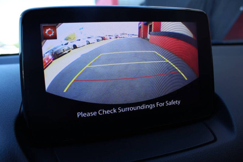 2020 Toyota Yaris Hatchback LE