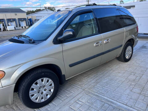 2005 Chrysler Town and Country for sale at A.T  Auto Group LLC in Lakewood NJ