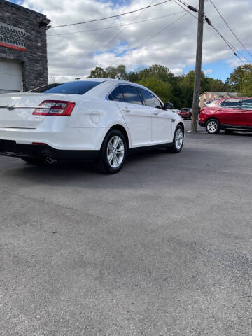 2017 Ford Taurus SEL