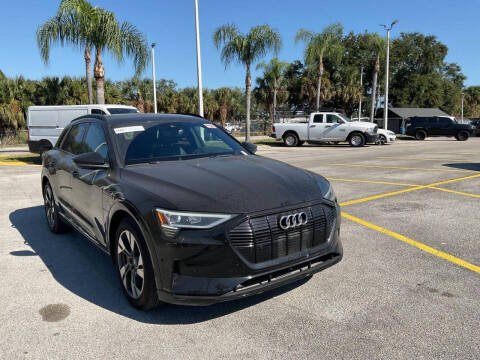 2022 Audi e-tron quattro Premium