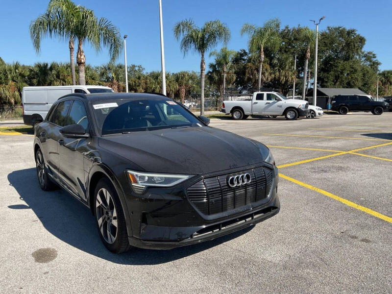 2022 Audi e-tron quattro Premium