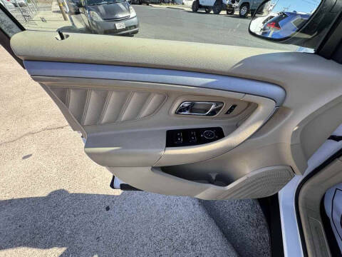 2014 Ford Taurus SE